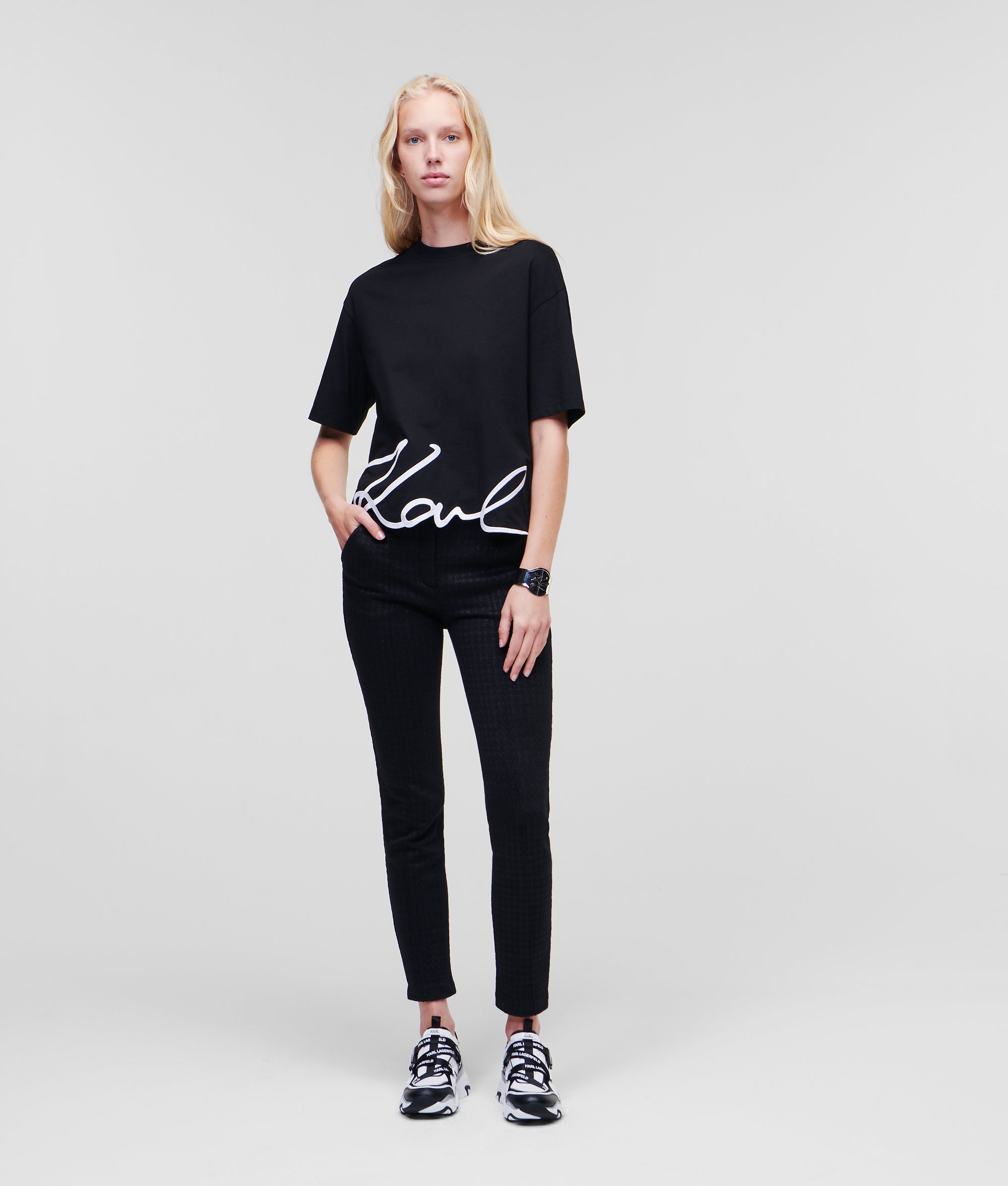 SIGNATURE HEM T-SHIRT