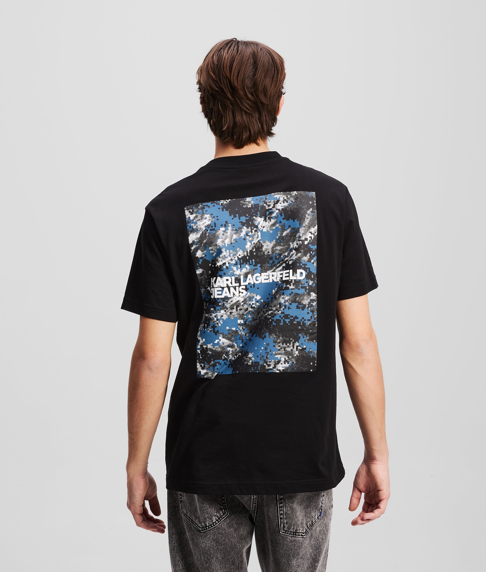 GRAPHIC T-SHIRT