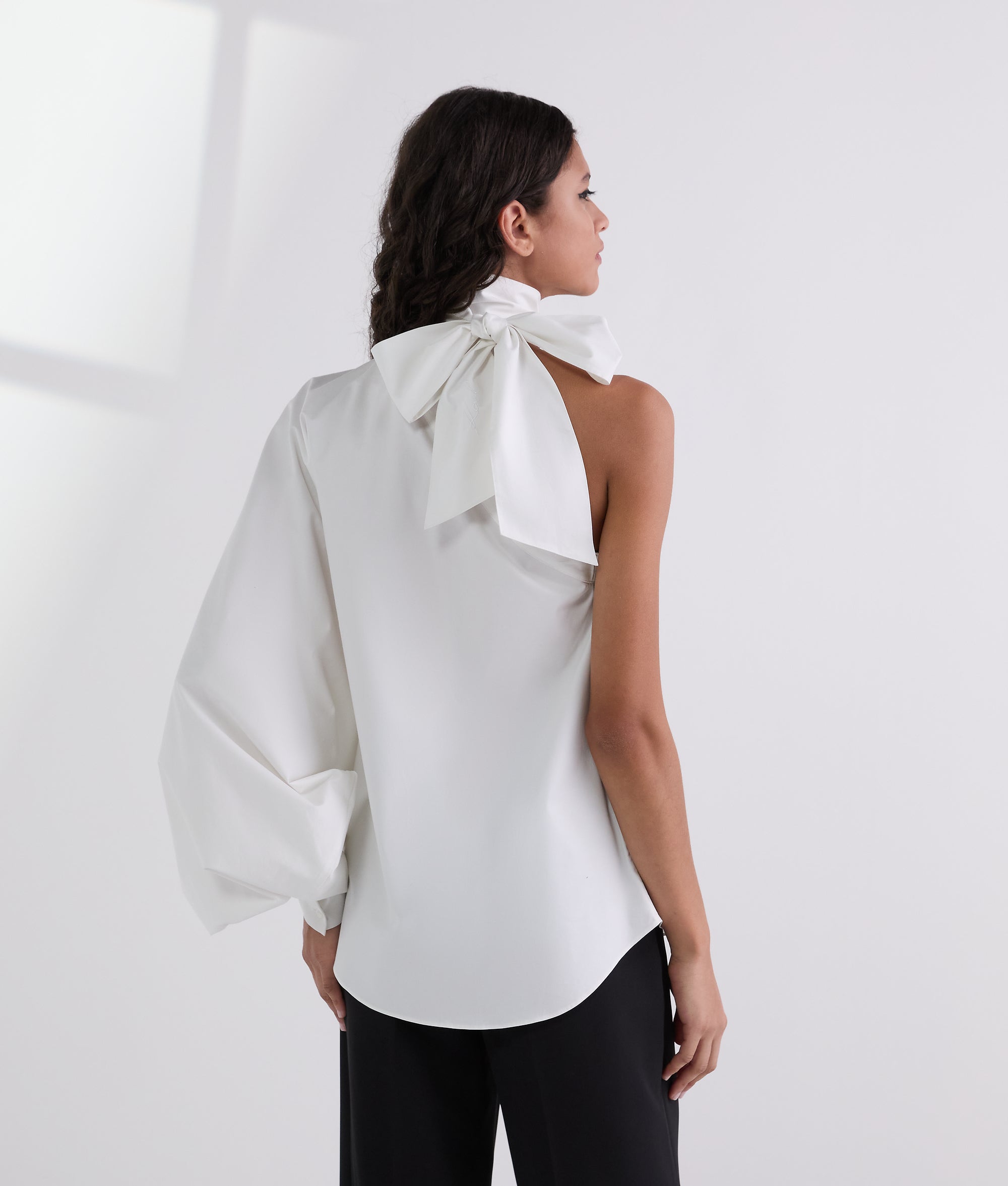 ONE-SLEEVE BOW-DETAIL SHIRT - Image 3